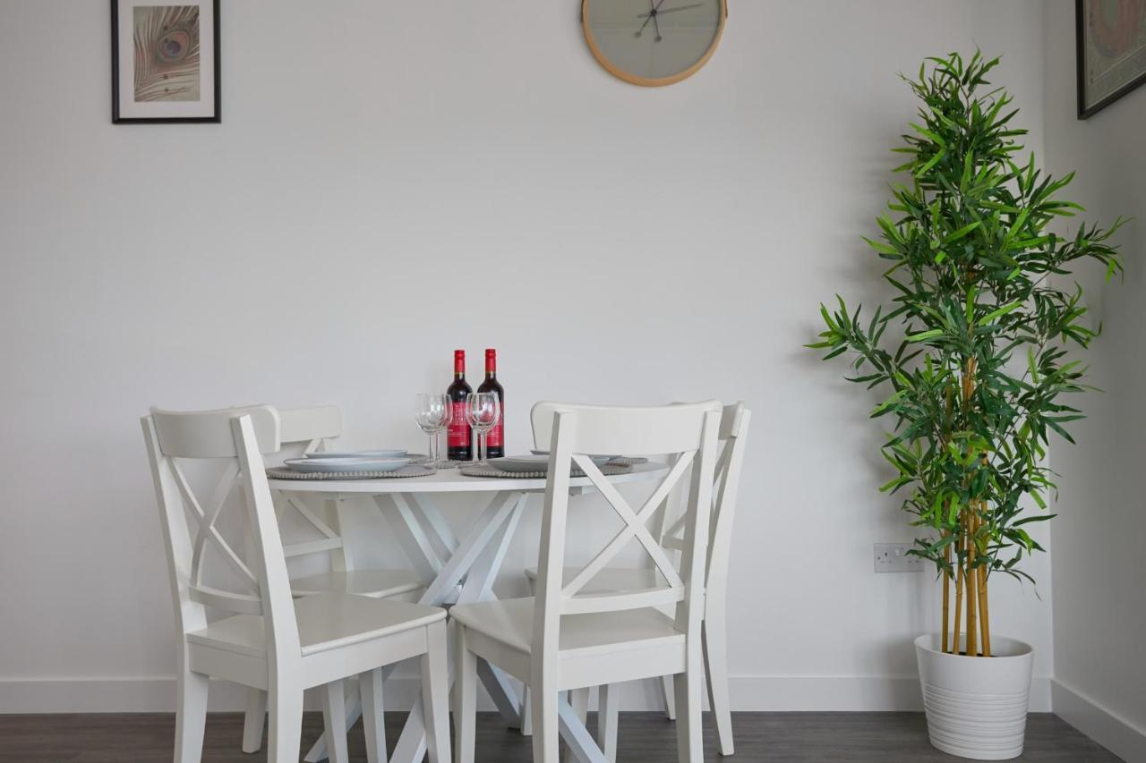 Morden Lovely 3Bedroom Apartment London Abbey Wood Exteriör bild