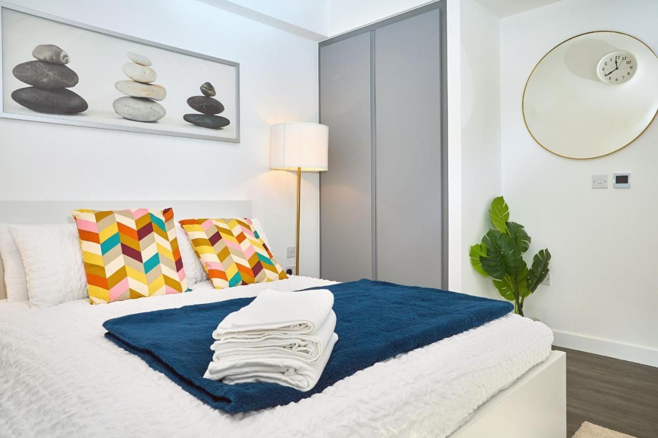Morden Lovely 3Bedroom Apartment London Abbey Wood Exteriör bild
