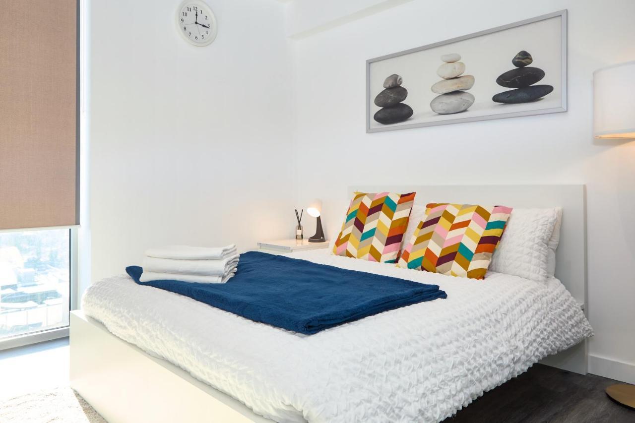 Morden Lovely 3Bedroom Apartment London Abbey Wood Exteriör bild