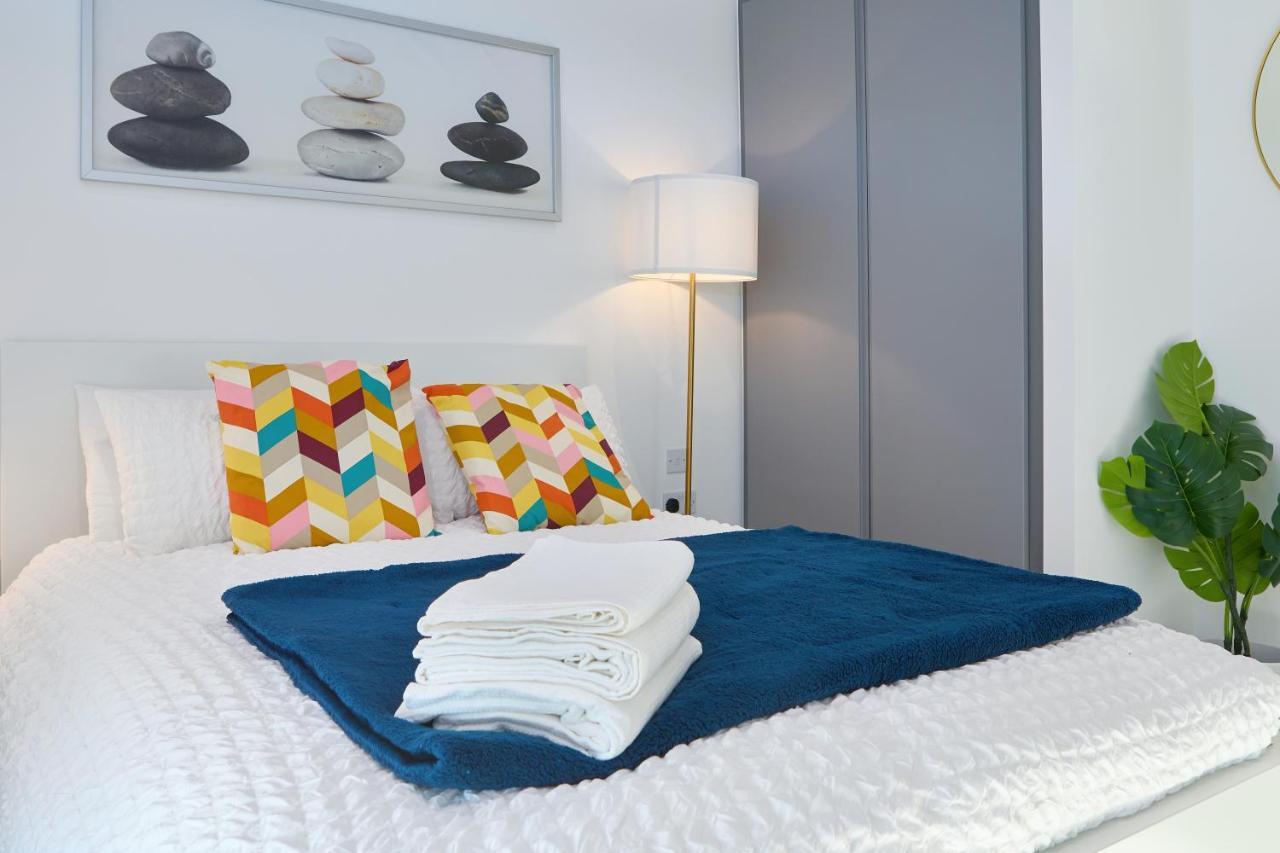 Morden Lovely 3Bedroom Apartment London Abbey Wood Exteriör bild