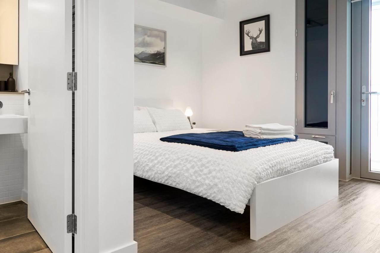 Morden Lovely 3Bedroom Apartment London Abbey Wood Exteriör bild