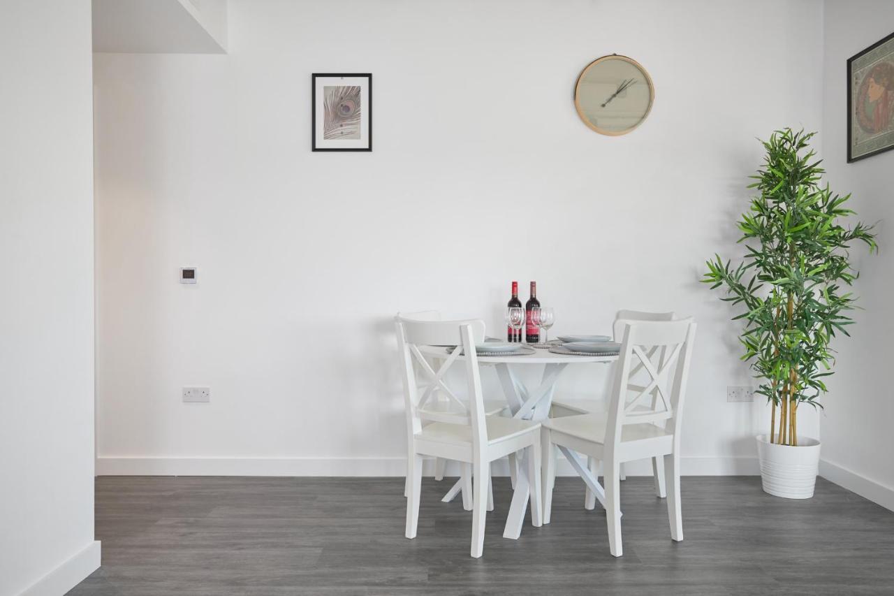 Morden Lovely 3Bedroom Apartment London Abbey Wood Exteriör bild
