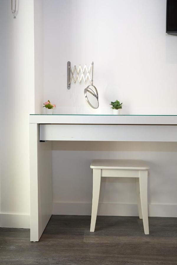 Morden Lovely 3Bedroom Apartment London Abbey Wood Exteriör bild