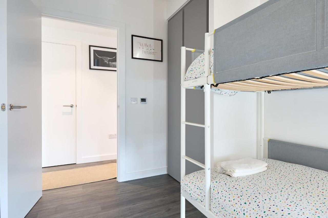 Morden Lovely 3Bedroom Apartment London Abbey Wood Exteriör bild